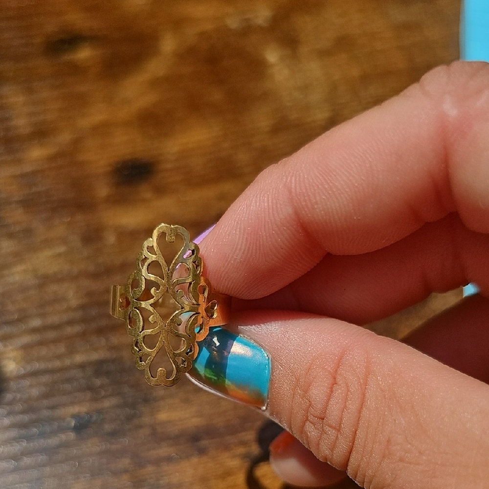 Elegant Gold Filigree Ring